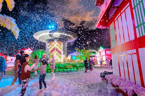 christmas village baguio city|Snowy Christmas Village at SM Baguio .